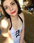 Tranny streetwalker shows her tricks